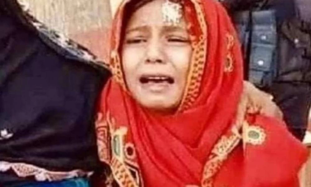 Πακιστάν: Δικαστήριο εγκρίνει τη μεταστροφή και το γάμο 13χρονης - Η απελπισία της μητέρας (ΒΙΝΤΕΟ)